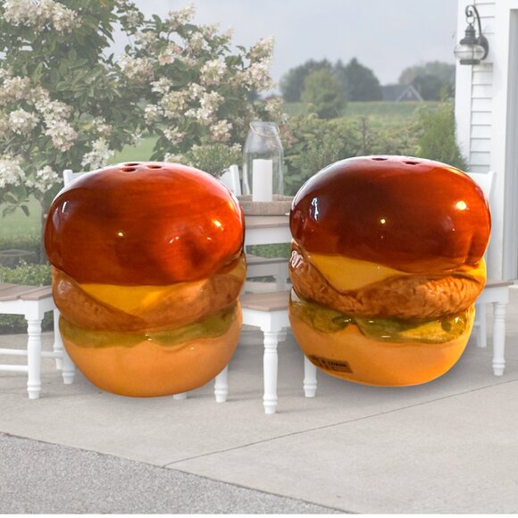 Cheesebugers Novalty Collactable Ceramic Salt and Pepper Shakers - Picture 4 of 8